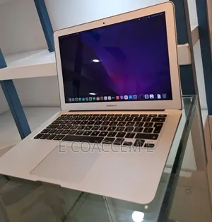 New Laptop Apple MacBook 8GB Intel Core i5 SSD 128GB