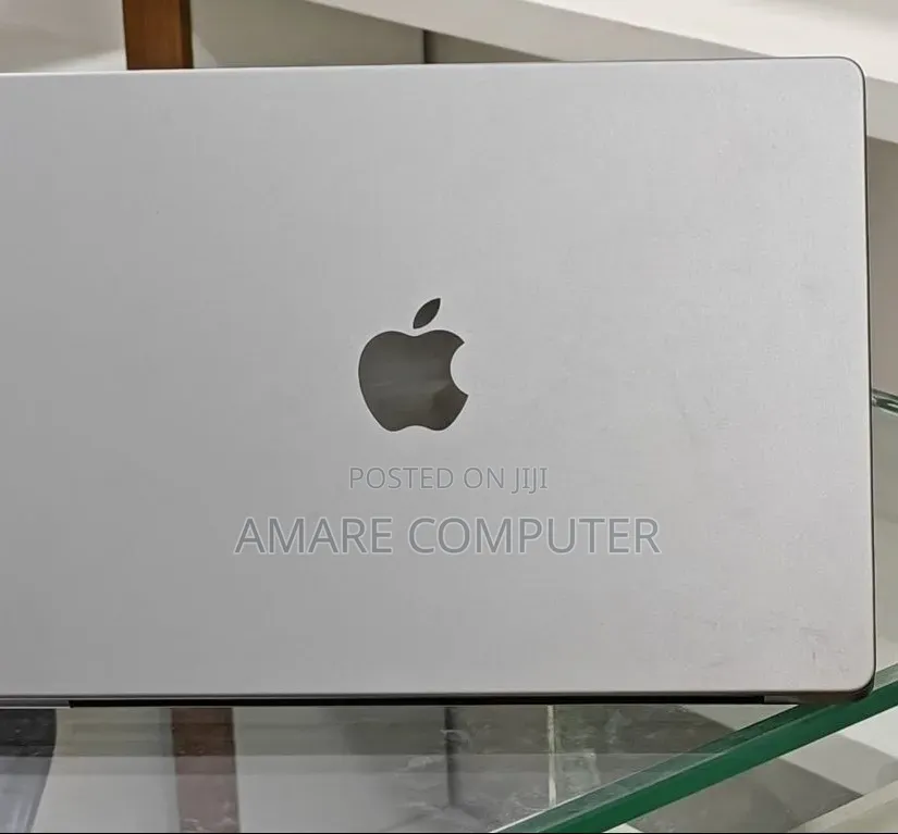 New Laptop Apple MacBook Pro 2023 M3 8GB Apple M3 Pro SSD 512GB