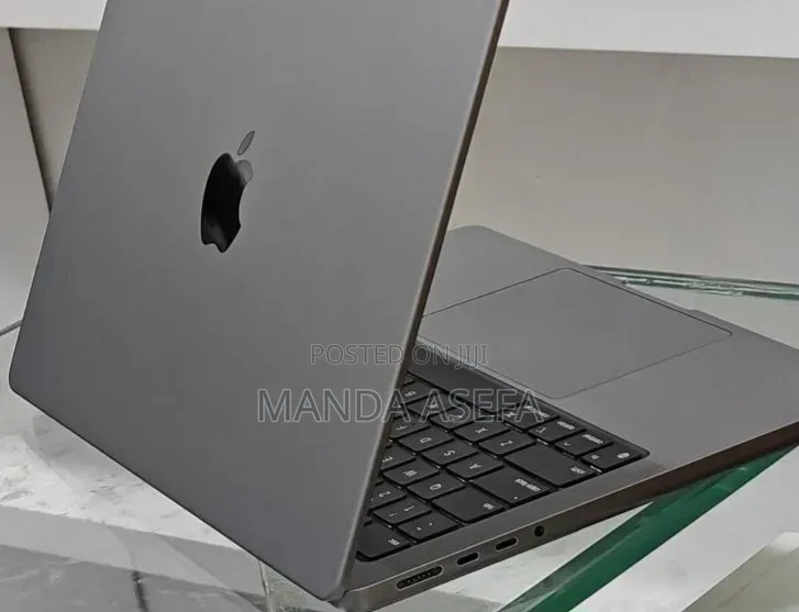 New Laptop Apple MacBook Pro 2023 M3 8GB Apple M3 Pro SSD 512GB