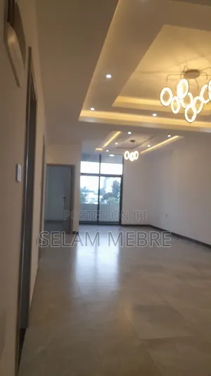 2bdrm Apartment in ኢማሮሽ, Arada for sale