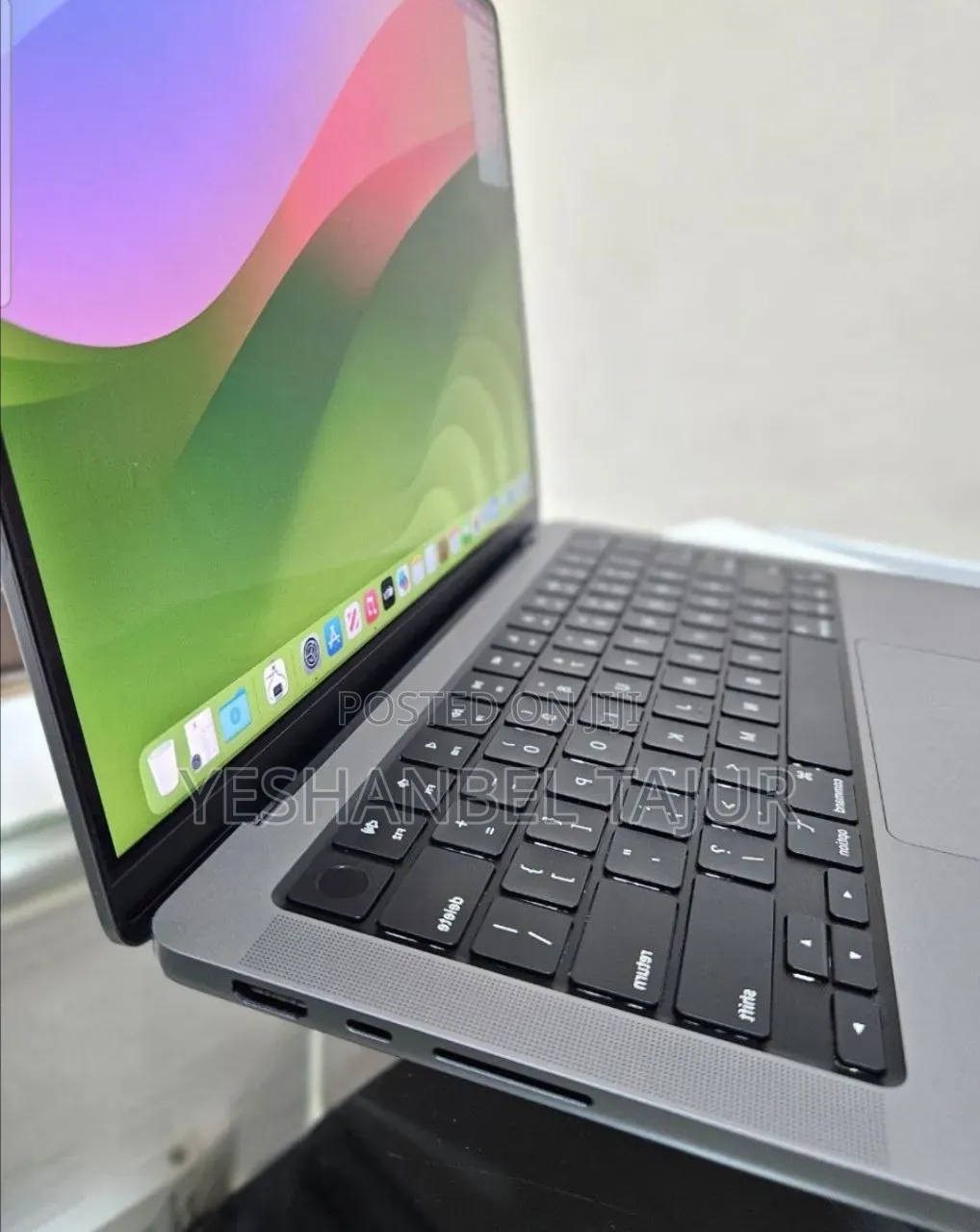 New Laptop Apple MacBook Pro 2021 M1 16GB Apple M1 Pro SSD 512GB