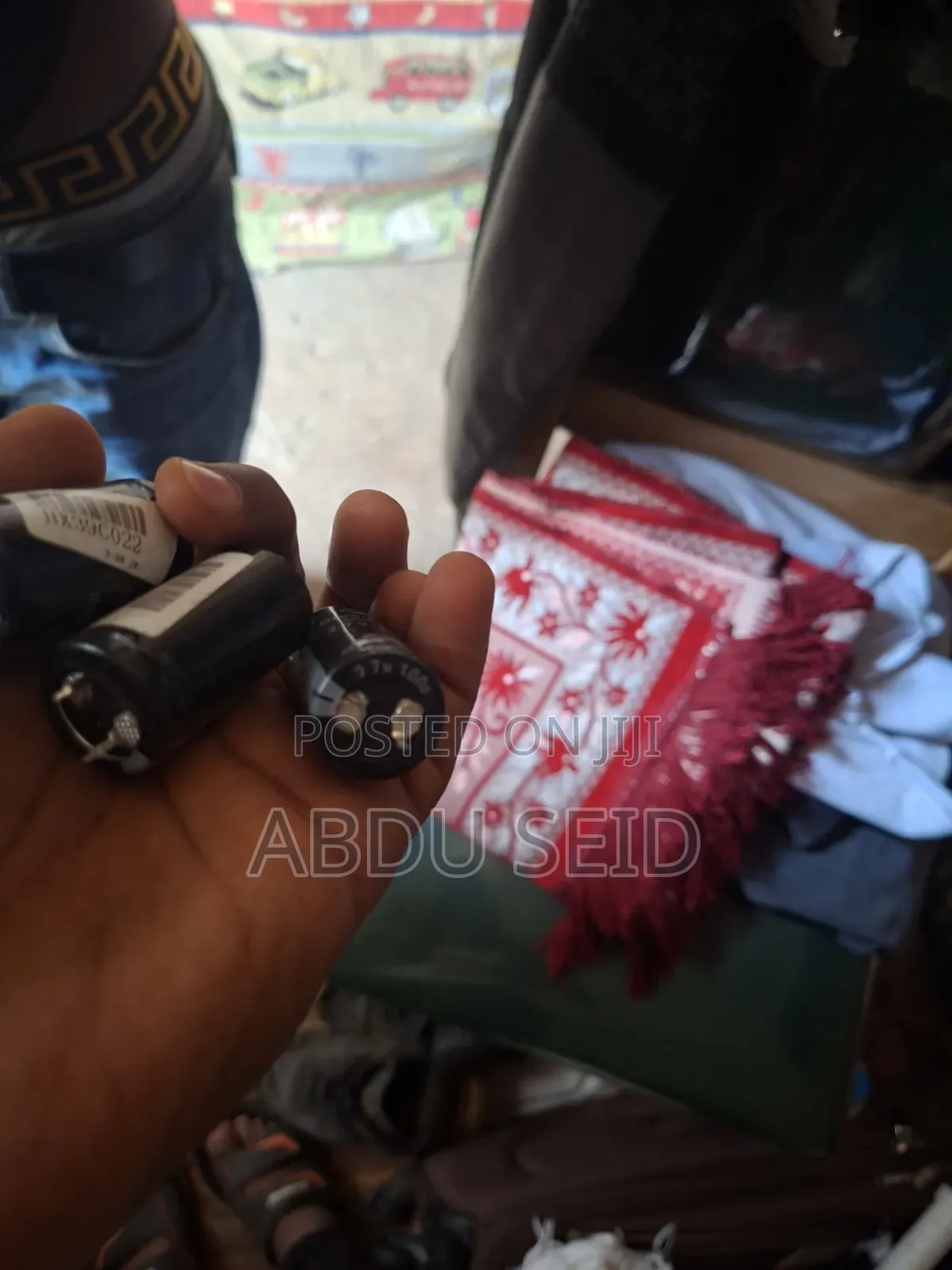 2.7v 100uf Capacitor