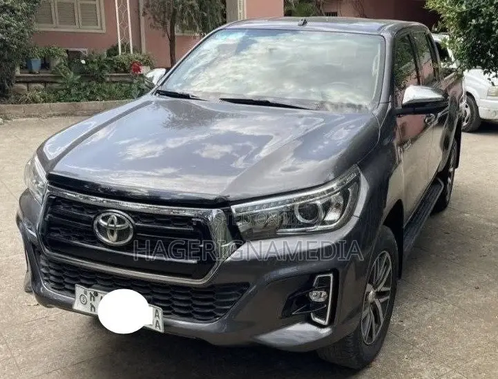 Toyota Hilux 2018 Gray