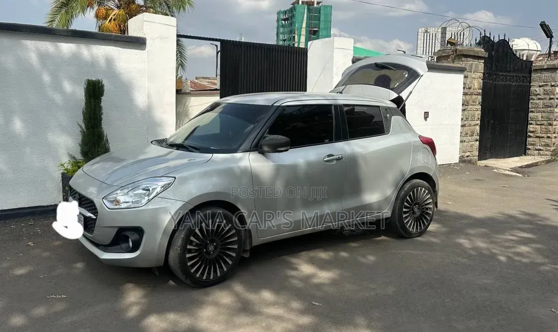 Suzuki Swift 2022 Silver