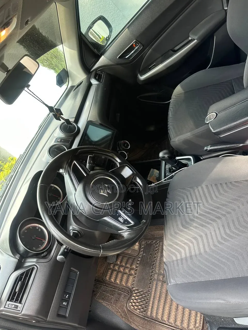 Suzuki Swift 2022 Silver