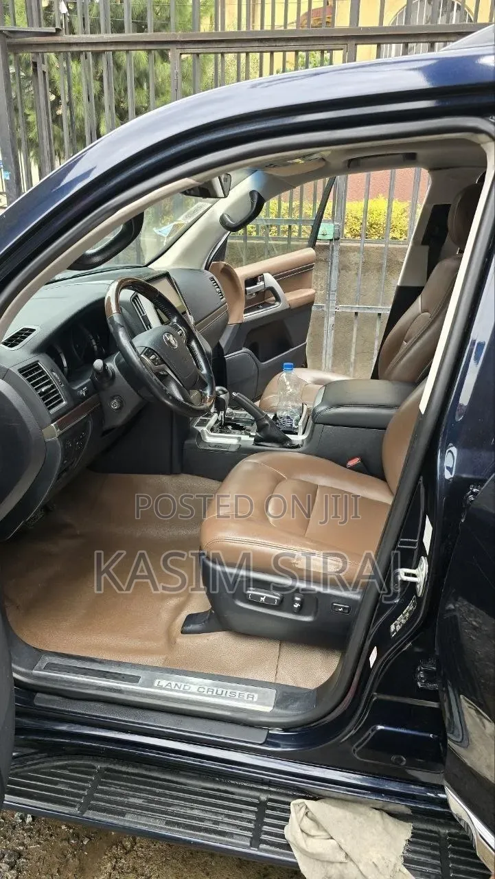 Toyota Land Cruiser 2017 Gray