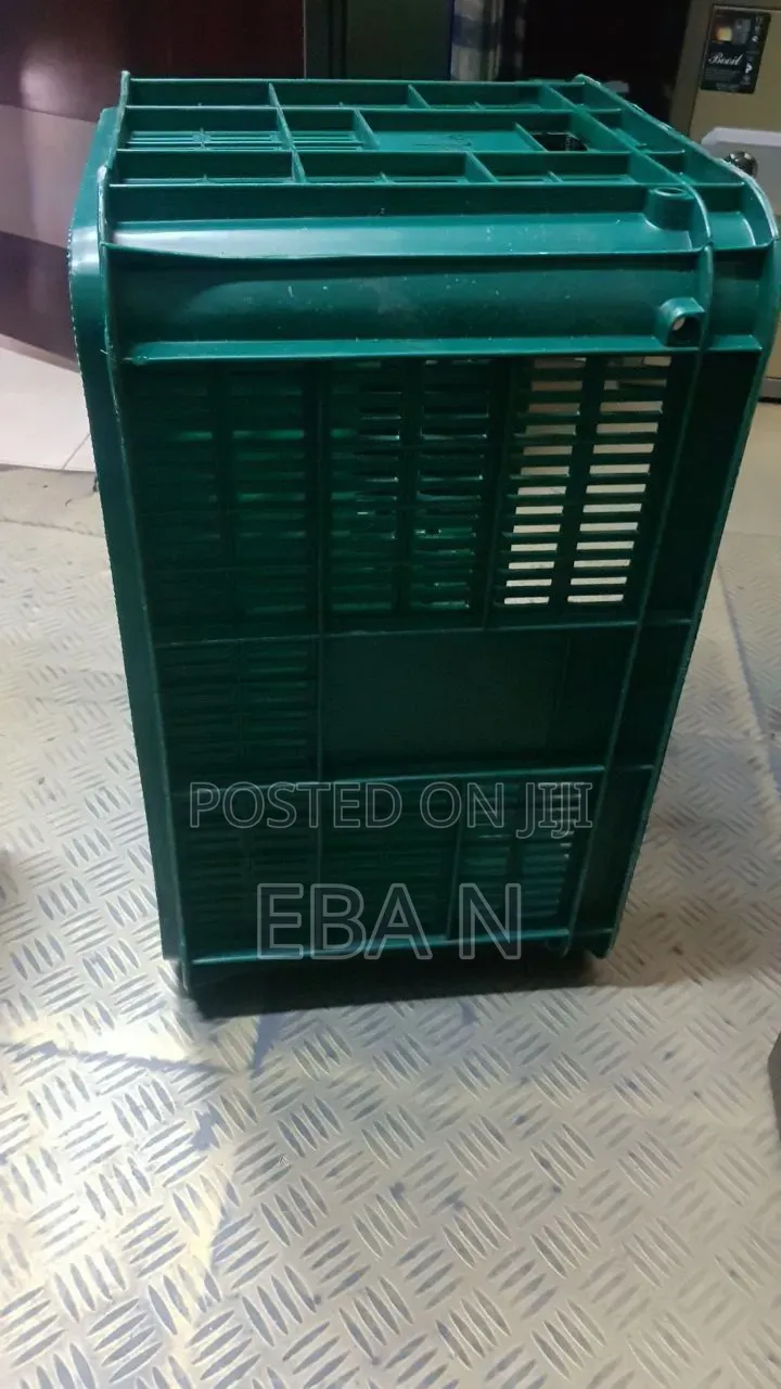 Heavy-duty Green Plastic Crates – Durable Storage Transport