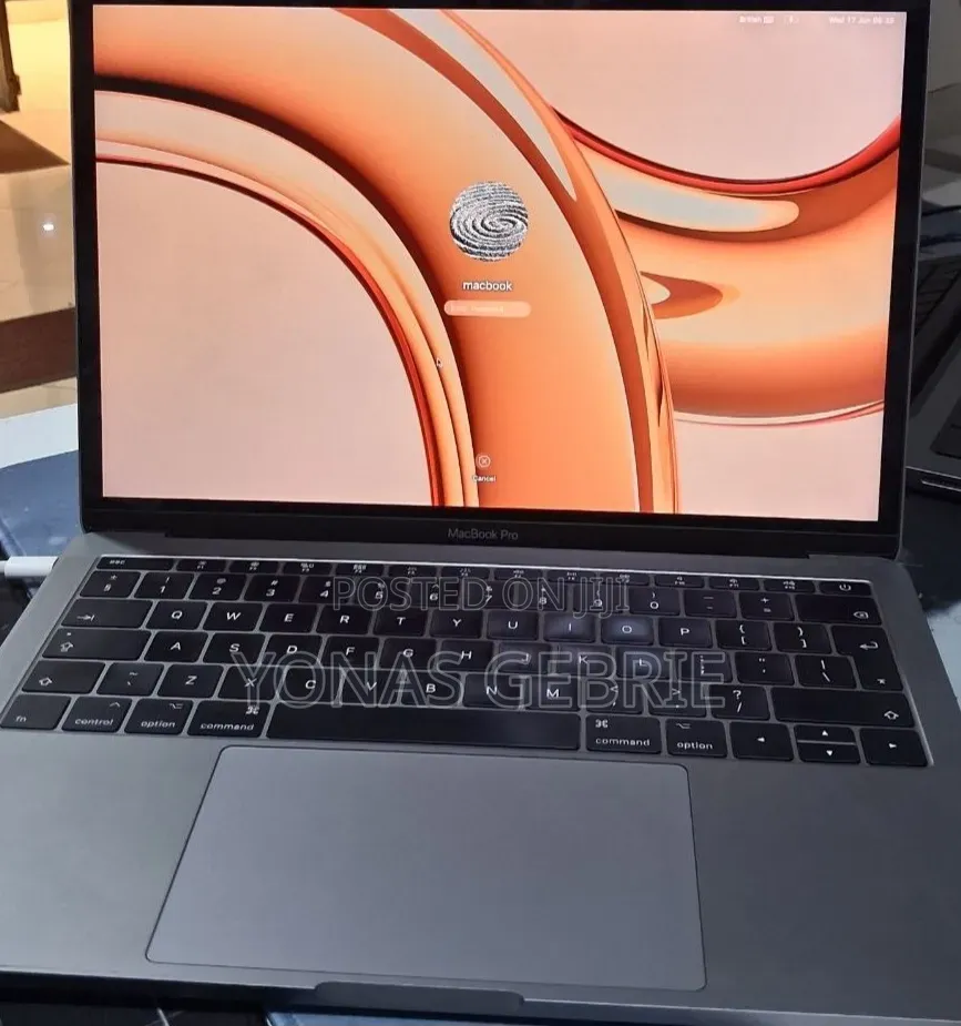 New Laptop Apple MacBook 8GB Intel Core i5 SSD 256GB