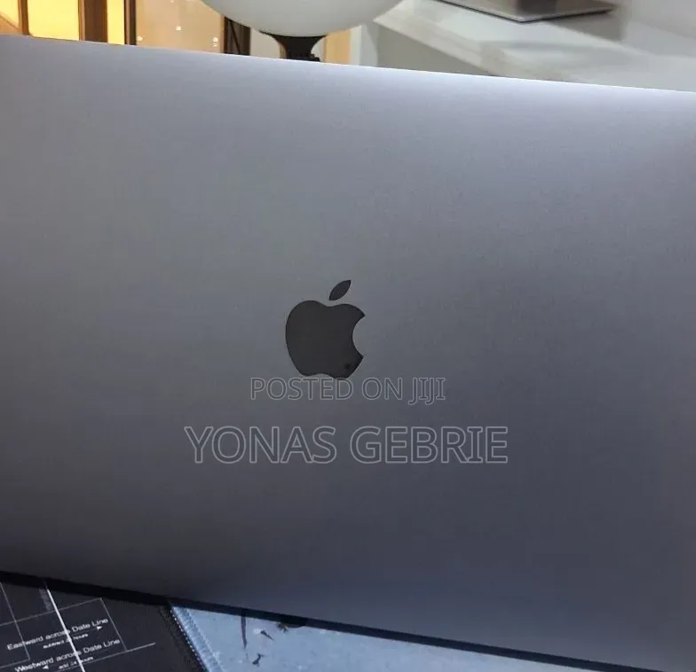 New Laptop Apple MacBook 8GB Intel Core i5 SSD 256GB