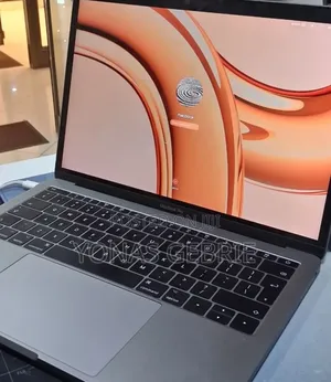 New Laptop Apple MacBook 8GB Intel Core i5 SSD 256GB