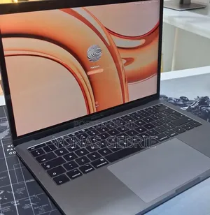 New Laptop Apple MacBook 8GB Intel Core i5 SSD 256GB