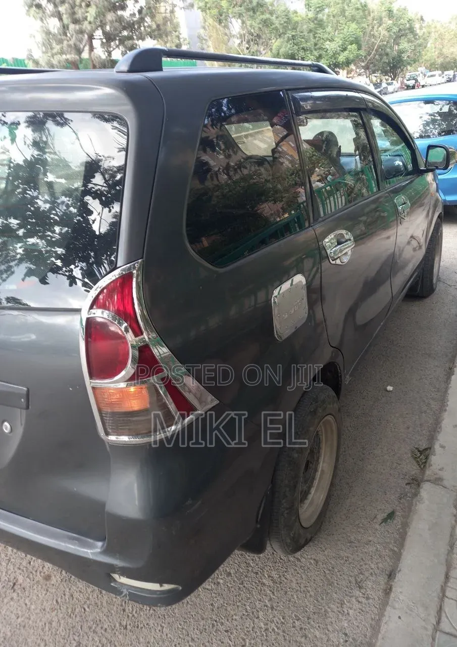 Toyota Avanza 2012 Gray
