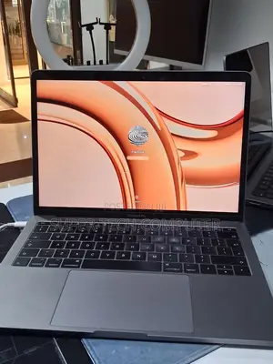 New Laptop Apple MacBook Pro 2017 8GB Intel Core i5 SSD 256GB