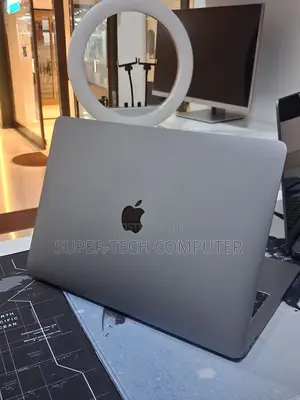 New Laptop Apple MacBook Pro 2017 8GB Intel Core i5 SSD 256GB