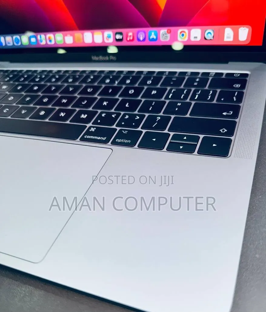 New Laptop Apple MacBook Pro 2017 8GB Intel SSD 256GB