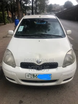 Toyota Vitz 2002 White
