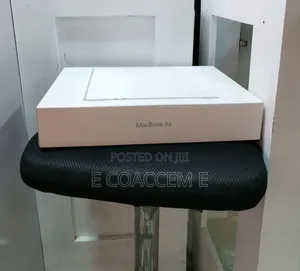 New Laptop Apple MacBook 16GB Apple M4 SSD 512GB