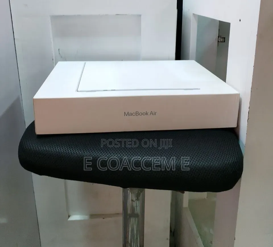 New Laptop Apple MacBook 16GB Apple M4 SSD 512GB