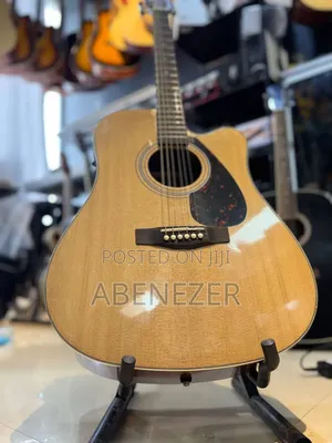 Yamaha F370 Guitar