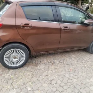 Toyota Yaris Base Hatchback 5dr 2011 Brown
