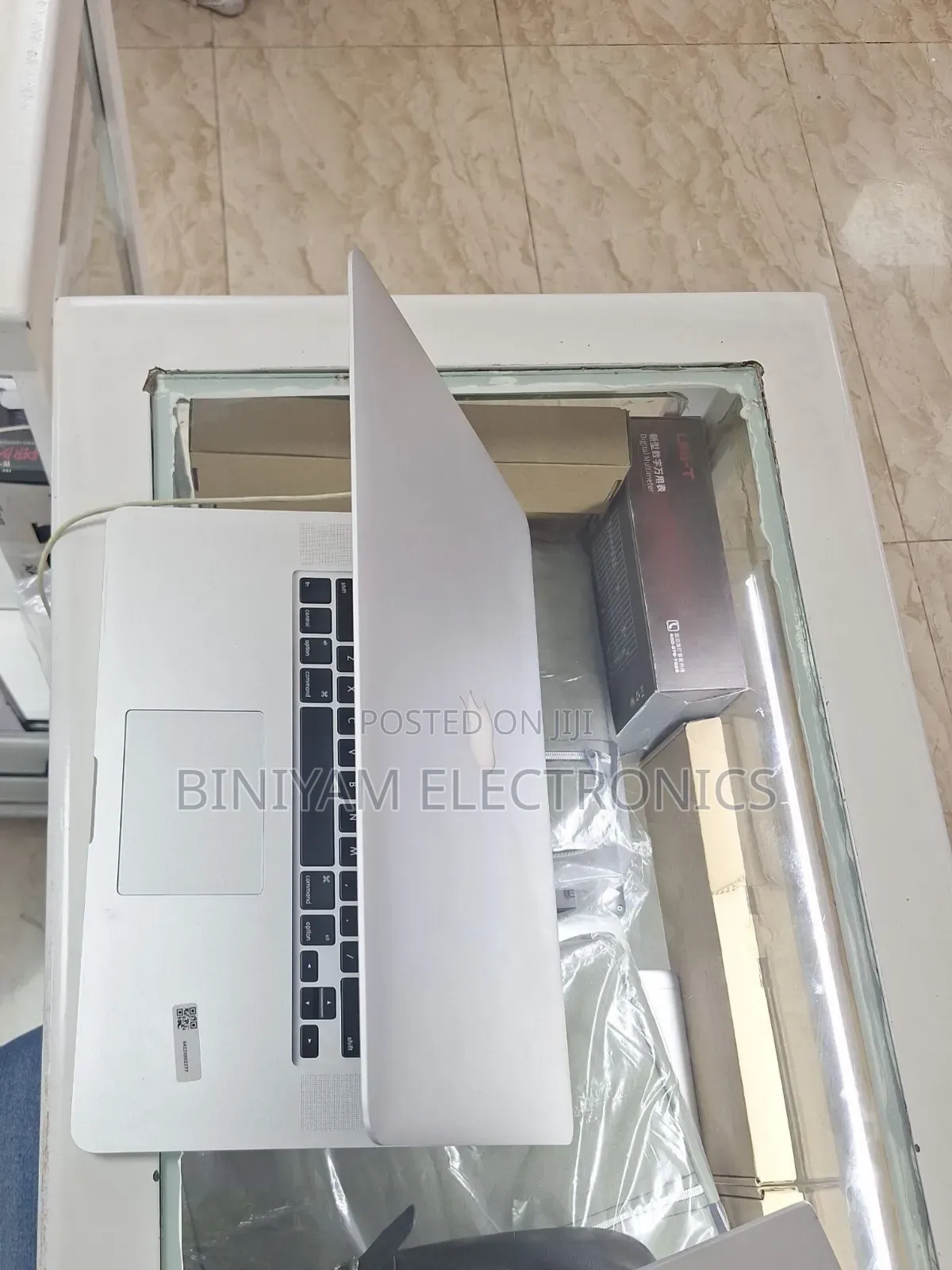 New Laptop Apple MacBook Pro 2015 16GB Intel Core i7 SSD 256GB