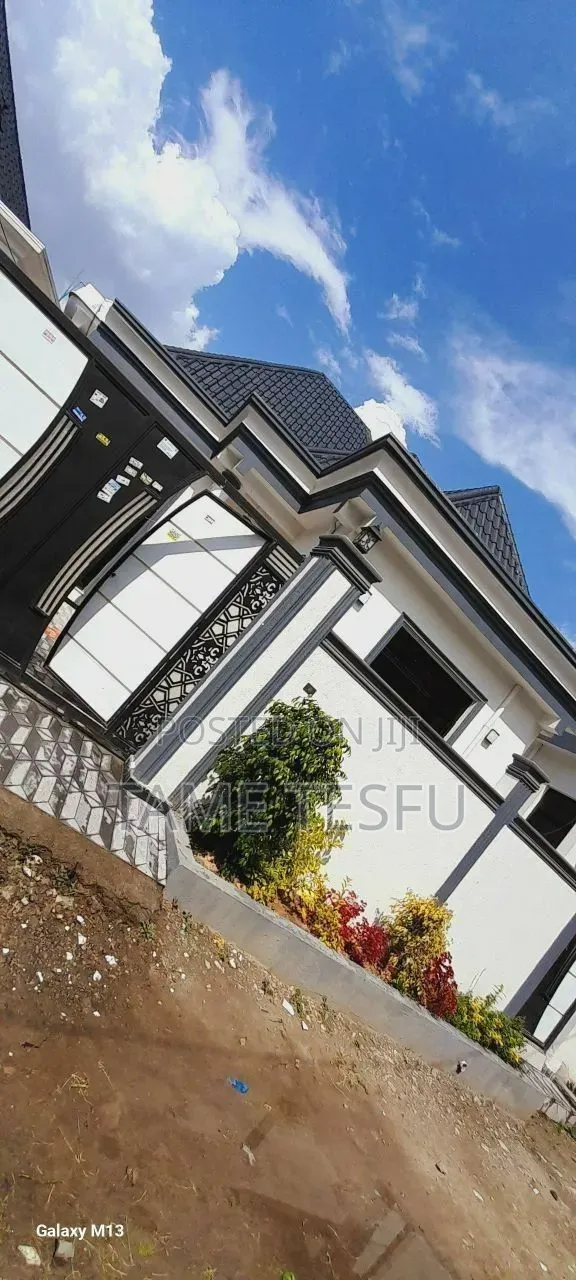 Furnished 3bdrm Villa in ሀያት, Bole for sale