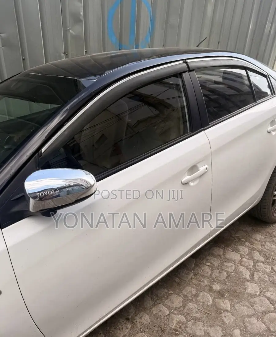 Toyota Yaris 2014 White
