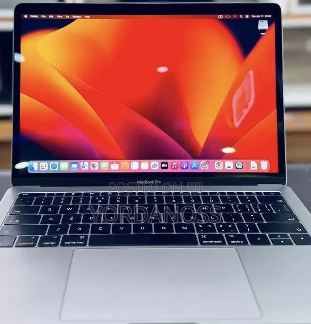 New Laptop Apple MacBook Pro 2017 8GB Intel Core i5 SSD 256GB