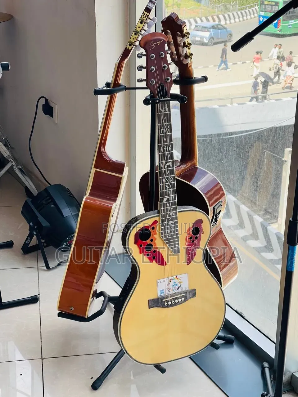 Box Guitar Smiger