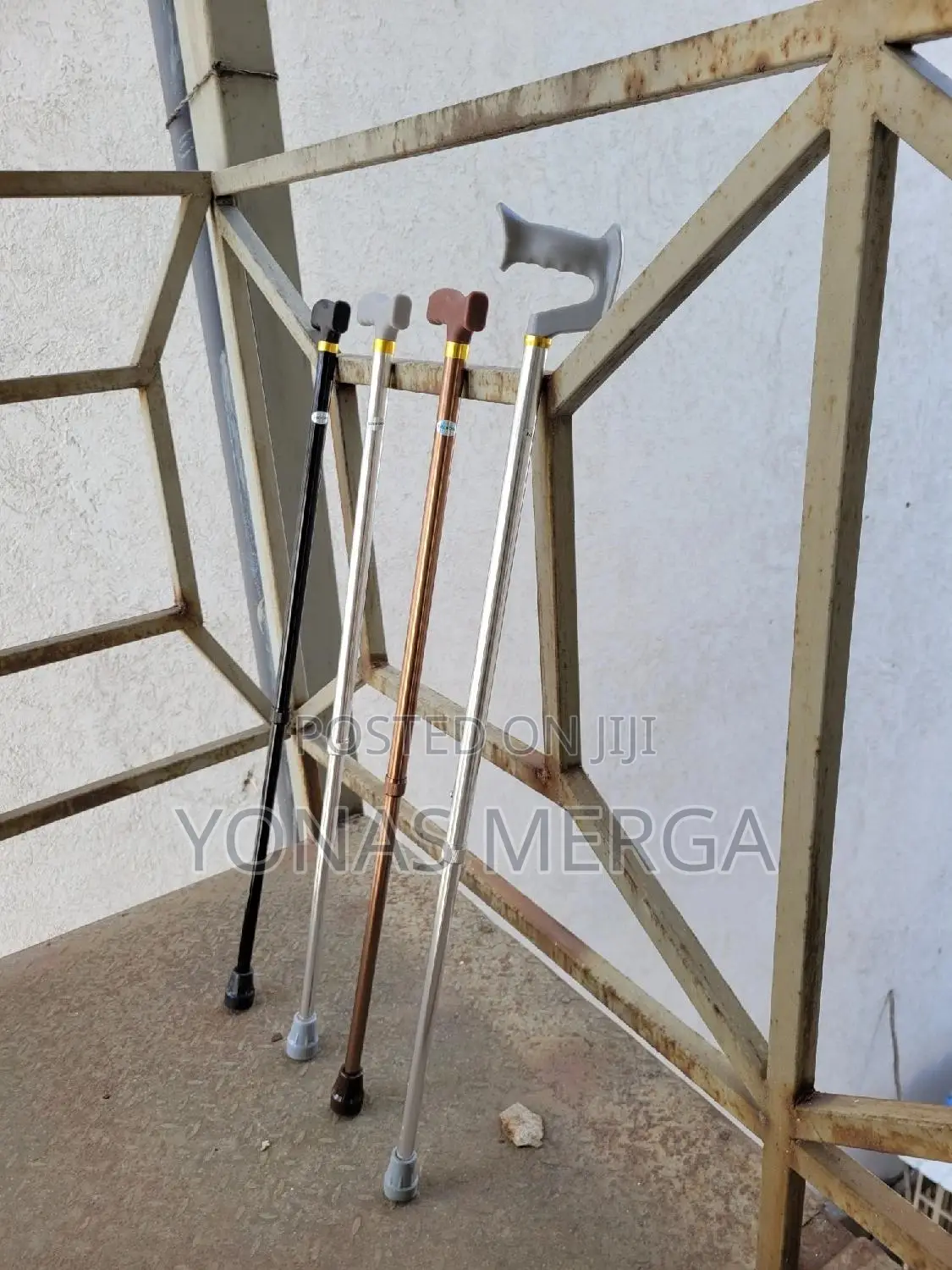 Cane/Walking Stick蝌祟use at Home, Outdoors, or During Travel.