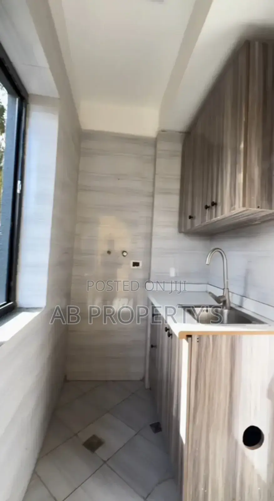 Furnished 3bdrm Apartment in መገናኛ 24, Yeka for sale