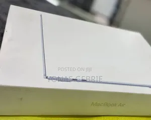 New Laptop Apple MacBook 8GB Apple M4 SSD 256GB