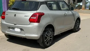 Suzuki Swift 2022 Silver