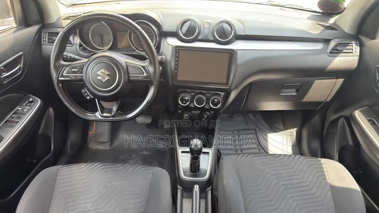 Suzuki Swift 2022 Silver