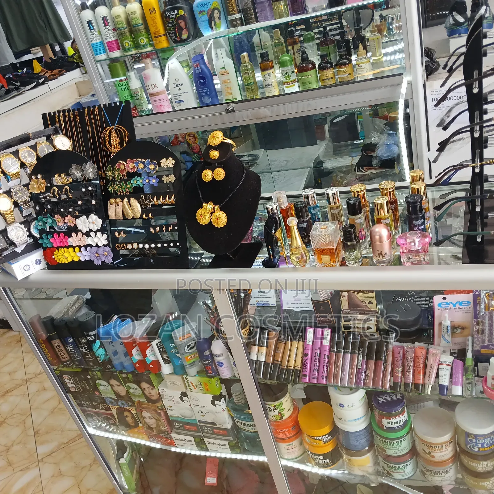 የኮስሞቲክስ ቁልፍ ሽያጭ Display
