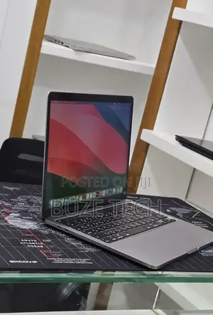 New Laptop Apple MacBook Pro 8GB Intel Core i5 SSD 512GB
