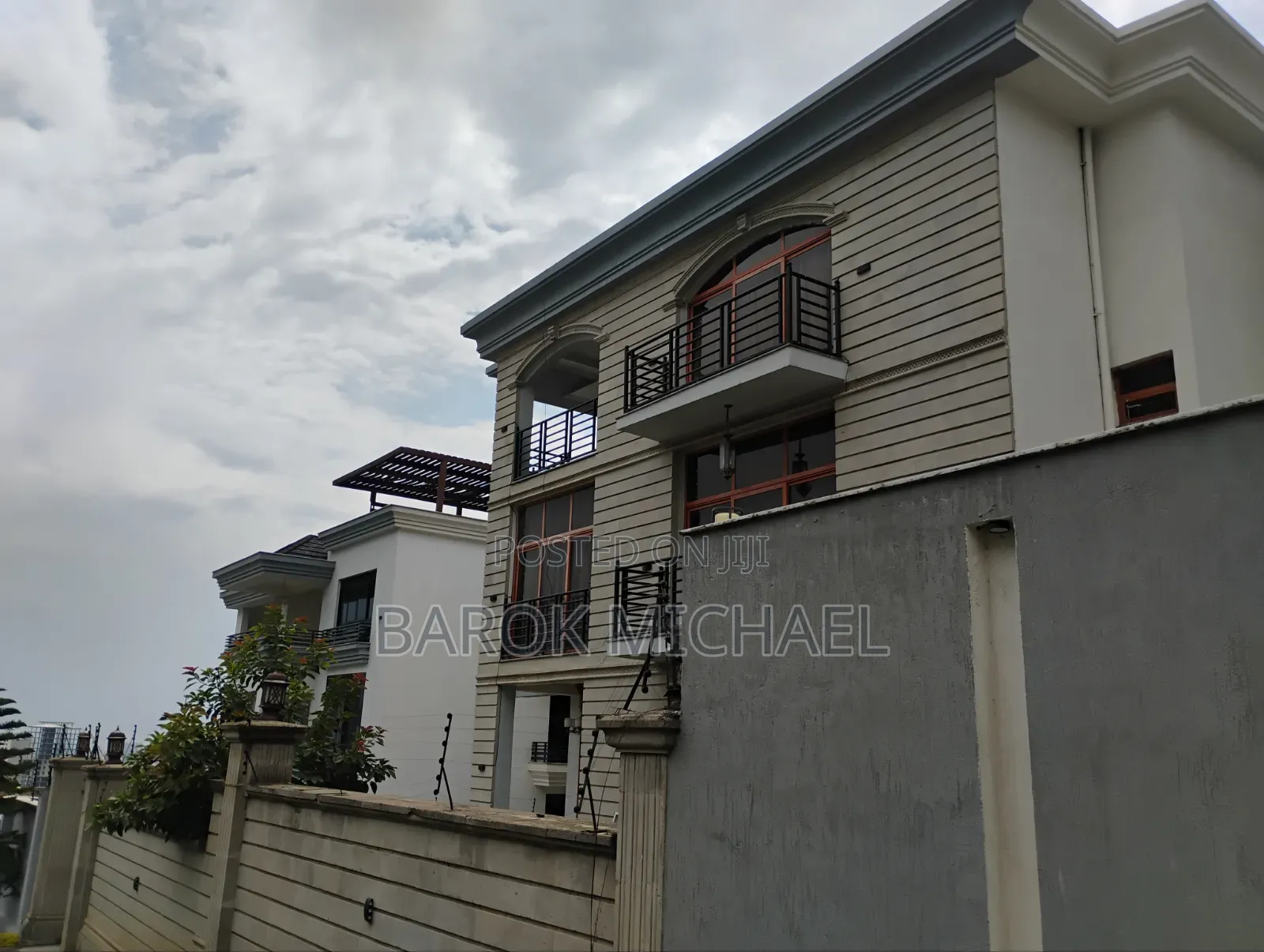 7bdrm Mansion in Bole for sale