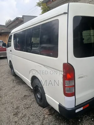 Toyota HiAce 2013 White