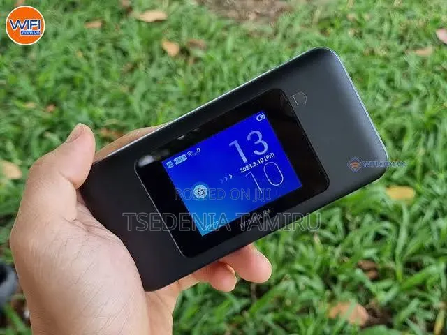 Huawei W06 Touch Screen Portable Wireless Router