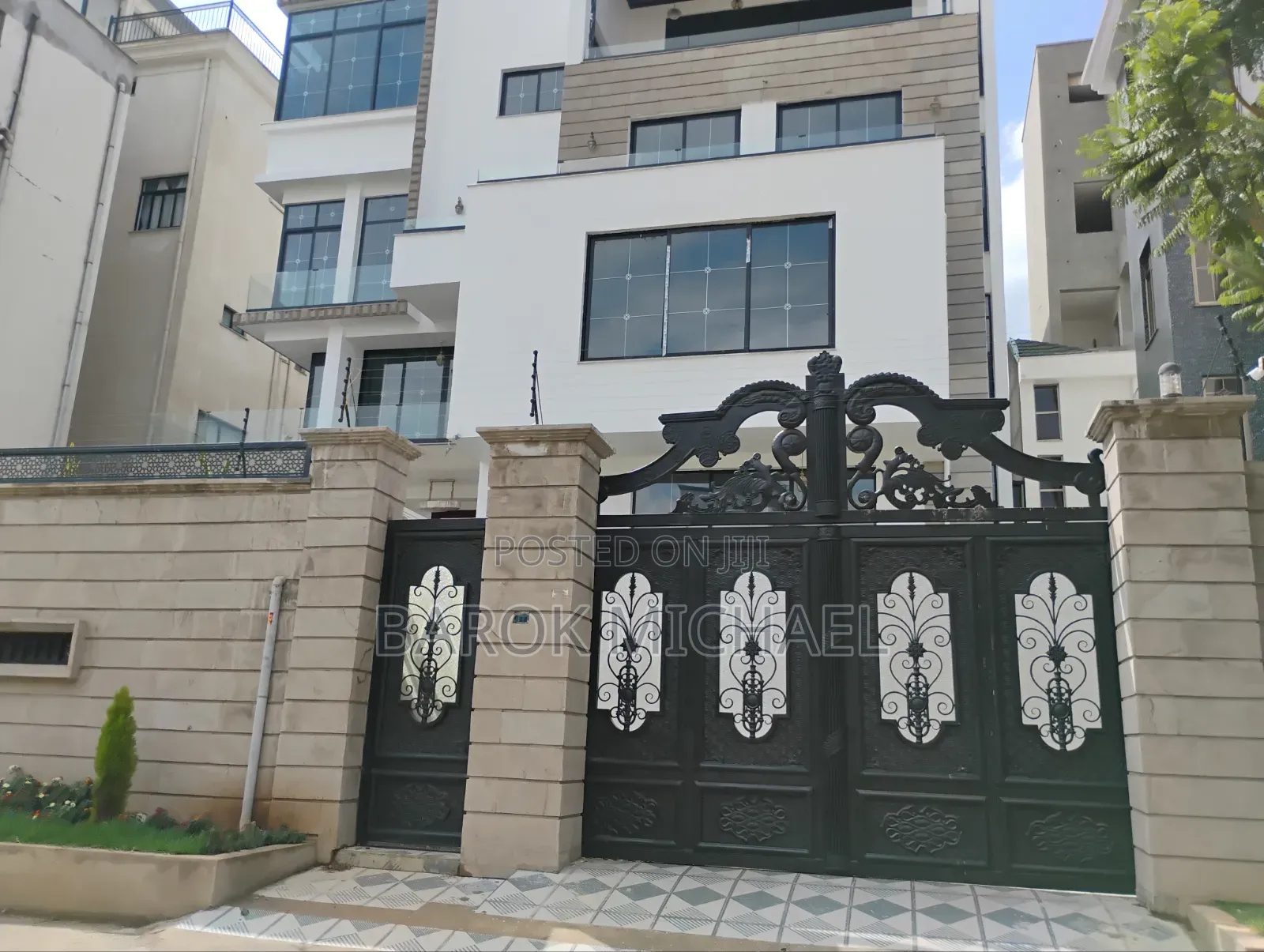 7bdrm Mansion in Bole for sale