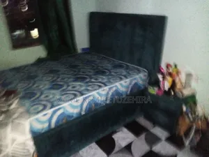 1.50 ንፁህ በ ቅርብ የተገዛ አልጋ