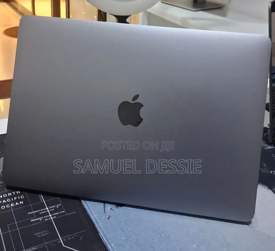 New Laptop Apple MacBook Pro 2017 8GB Intel Core i5 SSD 256GB