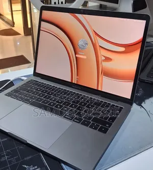 New Laptop Apple MacBook Pro 2017 8GB Intel Core i5 SSD 256GB