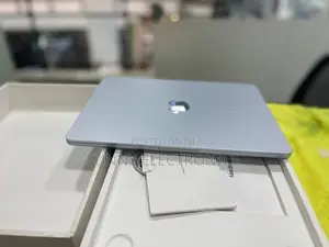 New Laptop Apple MacBook Air 2025 M4 8GB Apple M4 SSD 256GB