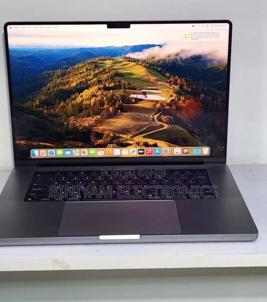 New Laptop Apple MacBook Pro 32GB Apple M1 Pro SSD 512GB