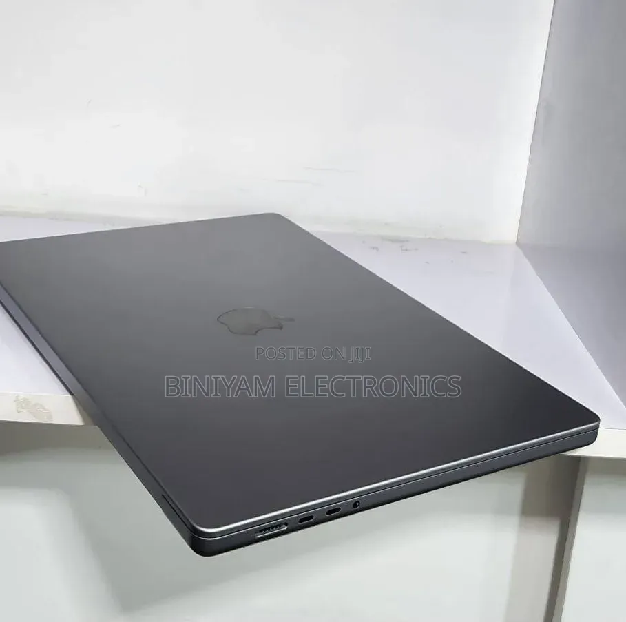 New Laptop Apple MacBook Pro 32GB Apple M1 Pro SSD 512GB