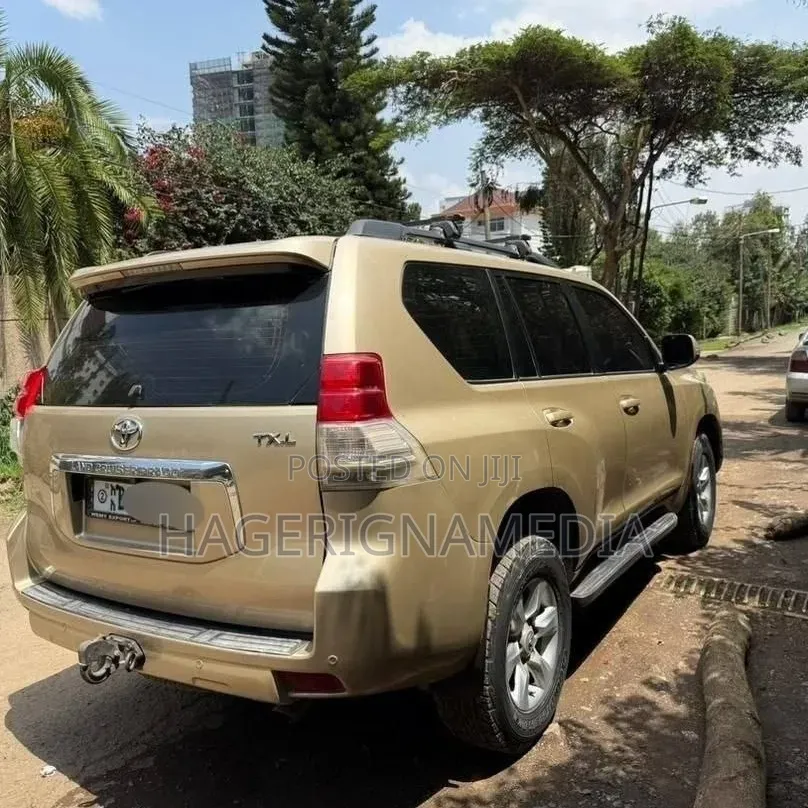 Toyota Land Cruiser Prado 2011 Gold