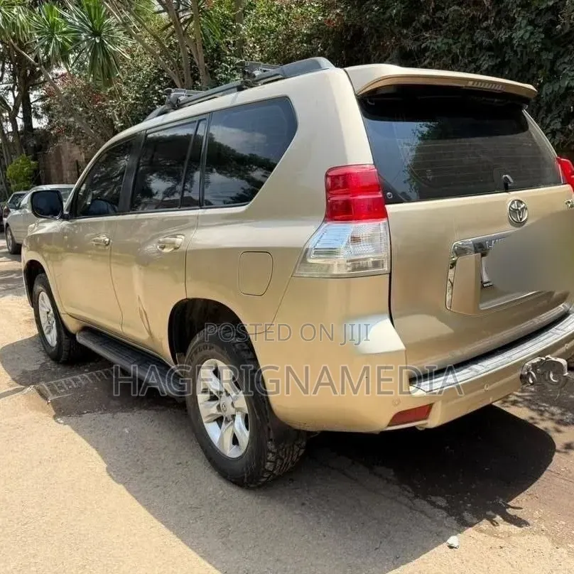 Toyota Land Cruiser Prado 2011 Gold