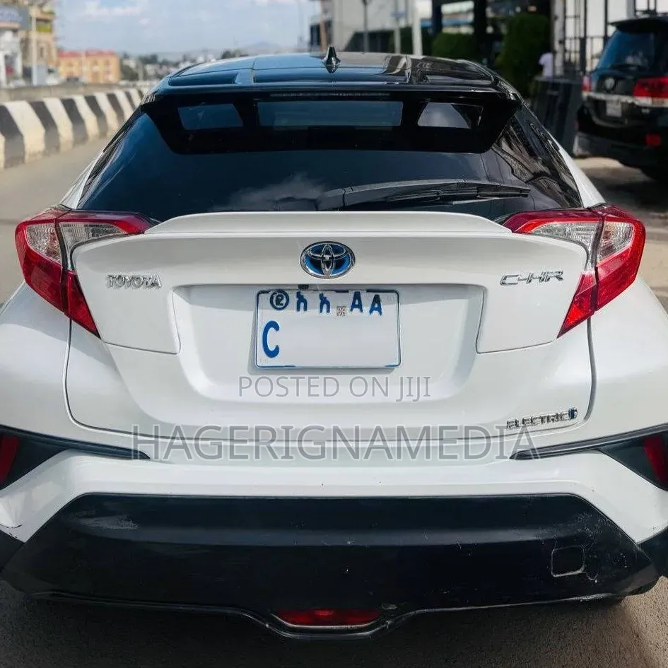 Toyota C-HR 2023 White