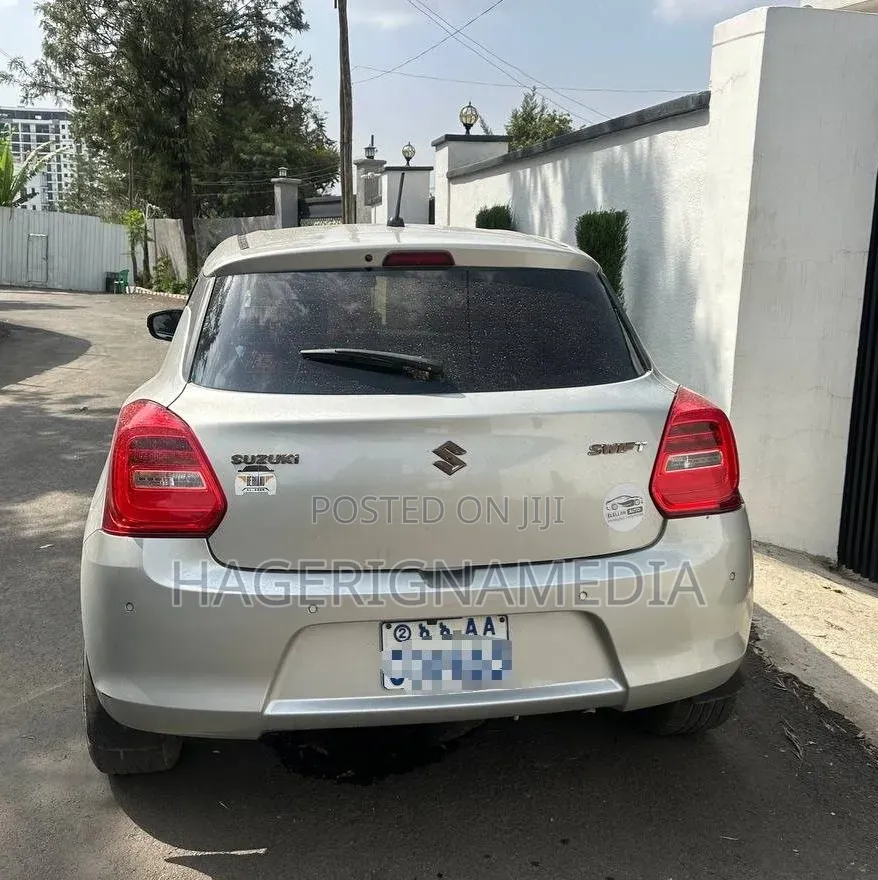 Suzuki Swift 2022 Silver